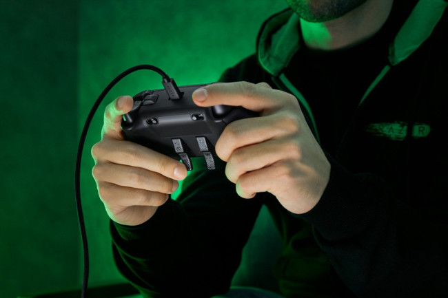 Игровой контроллер Wolverine V2 Chroma Razer RZ06-04010100-R3M1 Игровой контроллер Wolverine V2 Chroma Razer RZ06-04010100-R3M1