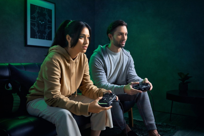 Игровой контроллер Wolverine V2 Chroma Razer RZ06-04010100-R3M1 Игровой контроллер Wolverine V2 Chroma Razer RZ06-04010100-R3M1