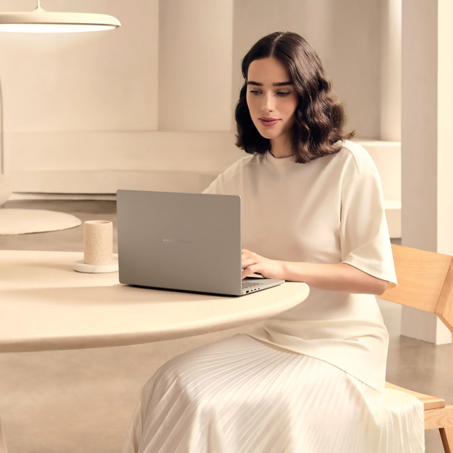 Ноутбук ASUS Zenbook A14 UX3407QA-QD197W (90NB1501-M00850) Ноутбук ASUS Zenbook A14 UX3407QA-QD197W (90NB1501-M00850)