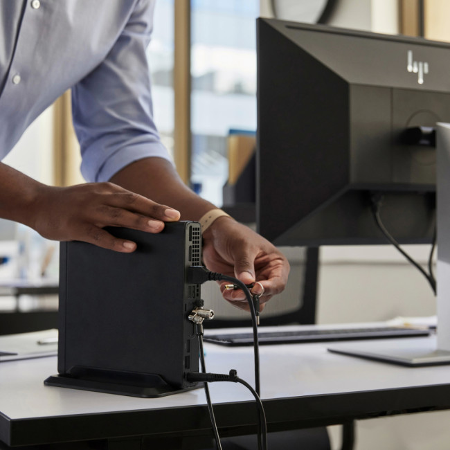 Персональный компьютер HP Pro Mini 400 G9 (885R1EA) Персональный компьютер HP Pro Mini 400 G9 (885R1EA)