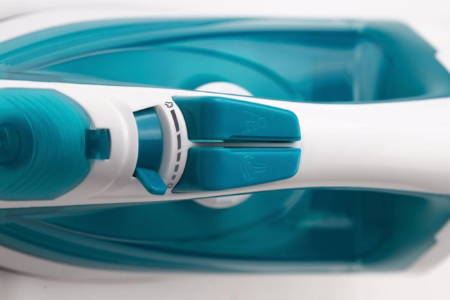 Утюг паровой Gorenje, 1800 Вт, белый/зеленый Gorenje SIH1800TQC Утюг паровой Gorenje, 1800 Вт, белый/зеленый Gorenje SIH1800TQC