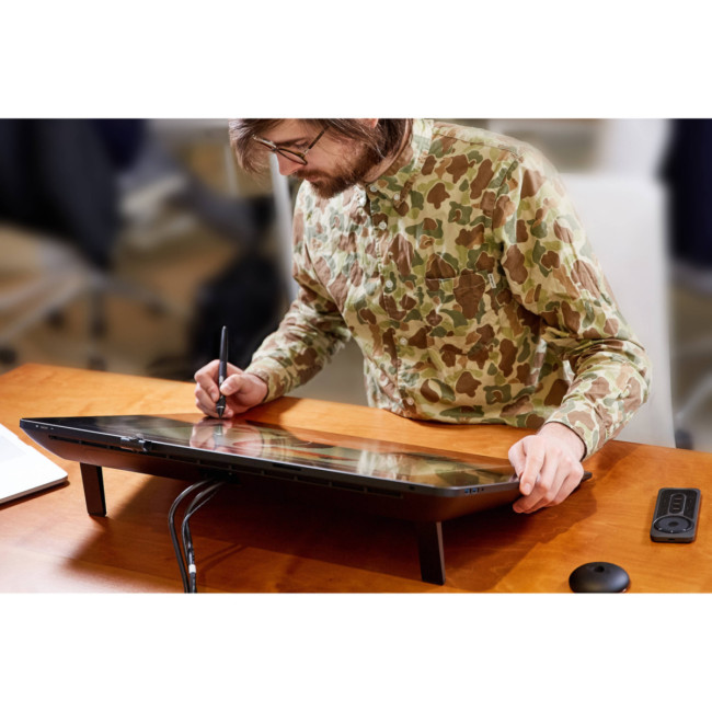 Интерактивный дисплей Wacom Cintiq Pro 24 Интерактивный дисплей Wacom Cintiq Pro 24