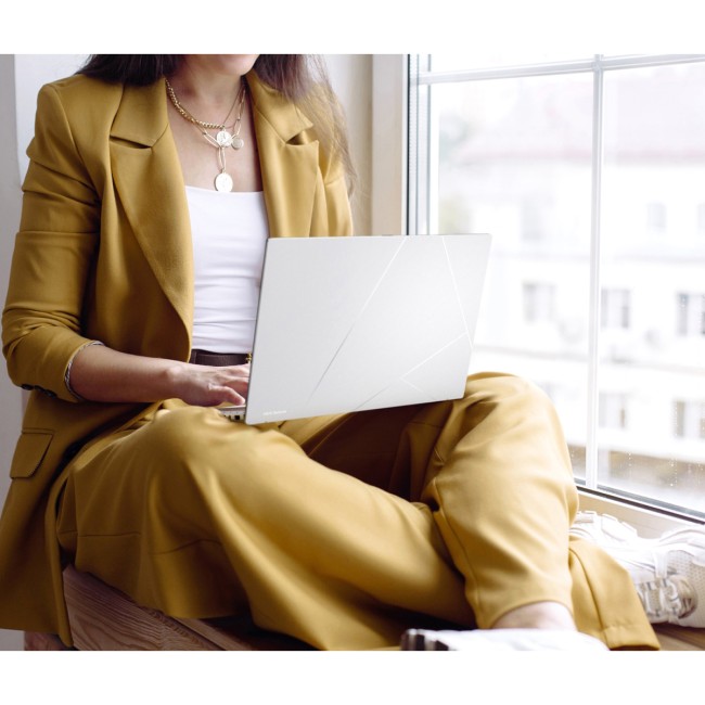 Ноутбук ASUS Zenbook 14 UX3405CA-QL573 (90NB14W4-M00UF0) Ноутбук ASUS Zenbook 14 UX3405CA-QL573 (90NB14W4-M00UF0)