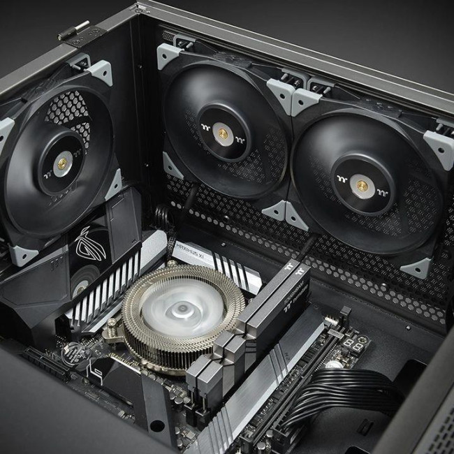 Вентилятор для корпуса Thermaltake CL-F082-PL12BL-A Вентилятор для корпуса Thermaltake CL-F082-PL12BL-A