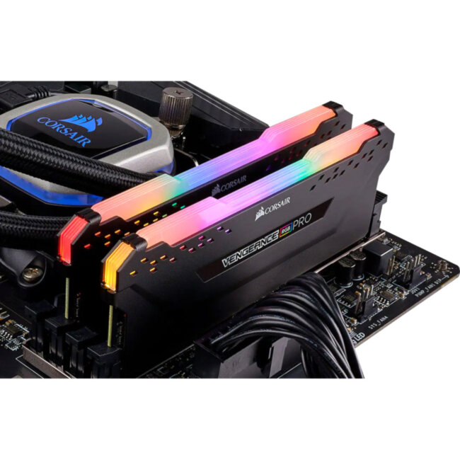 Память оперативная Corsair CMW32GX4M4D3600C18