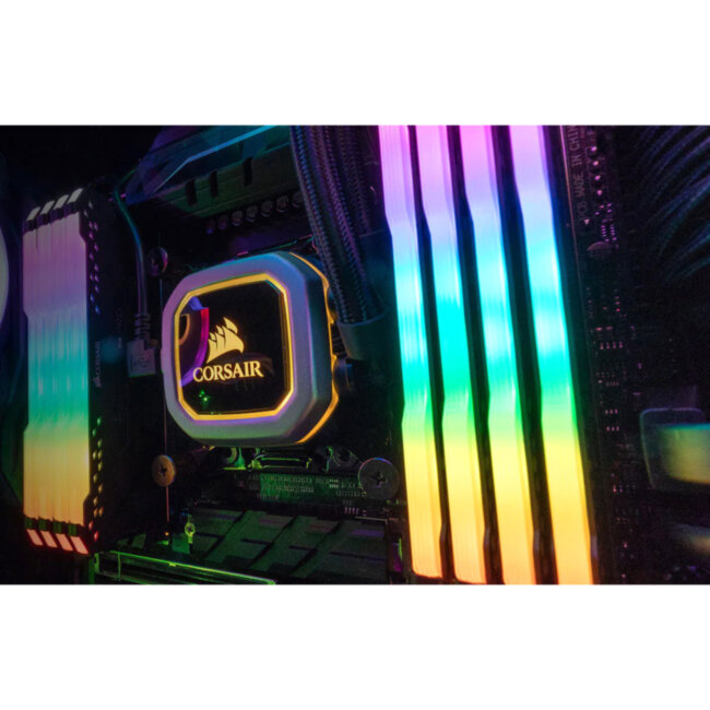 Память оперативная Corsair CMW32GX4M4D3600C18