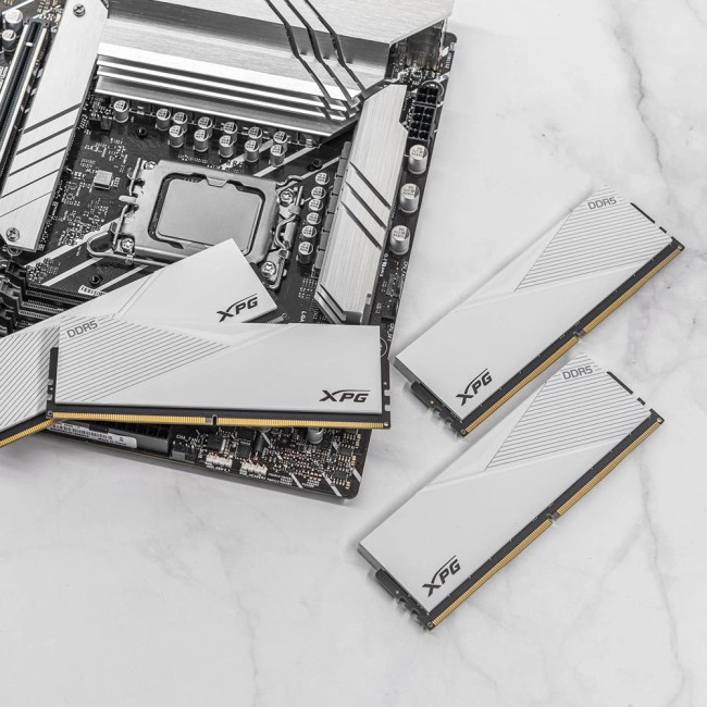 Память DDR5 2x32GB 6400MHz ADATA AX5U6400C3232G-DCLAWH Память DDR5 2x32GB 6400MHz ADATA AX5U6400C3232G-DCLAWH