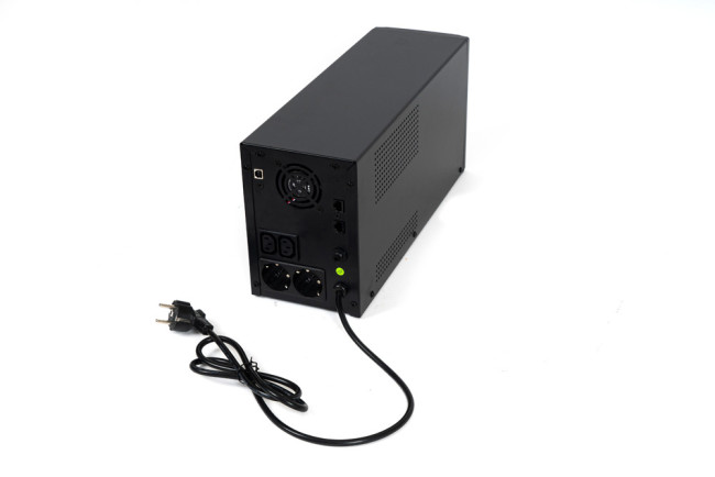 453 SKAT-UPS 3000/1800 ИБП 1800 Вт, с АКБ 9 Ач 4 шт, меандр. стабилизация напряжения Бастион SKAT-UPS 3000/1800