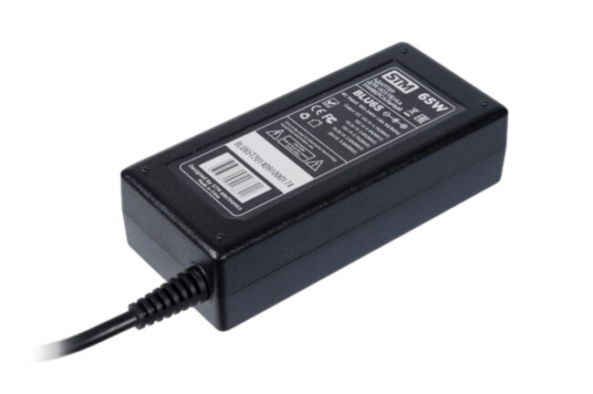 Универсальный адаптер для ноутбуков на 65Ватт STM BLU 65