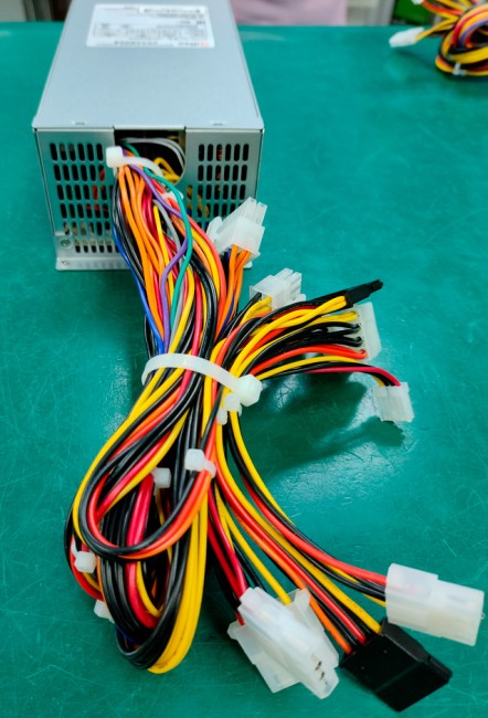 Блок питания серверный Qdion Model U2A-B20500-S/C14 Блок питания серверный Qdion Model U2A-B20500-S/C14