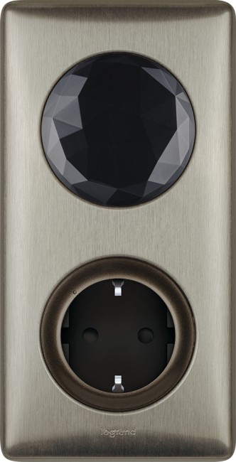 CLN ГРФ Стартовый пакет умн. Стартовый комплект умного дома Legrand серия Celiane with NETATMO, Цвет Графит. Состоит: Шлюз WiFi + Умная розетка с заземлением 16А, 230В + Главный беспроводной выключатель + Рамки в комплекте + Многоразовые наклейки для монт