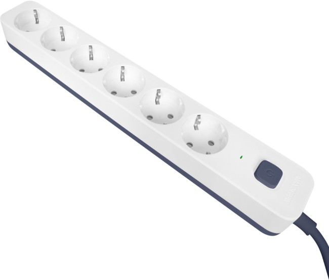 Фильтр-удлинитель PowerCom SP-06W 3.0M, 6 розеток, белый, 16А, 4кВт, 380Дж, защитные шторки, защита от КЗ, перегрузки, ВЧ и импульсных помех, кабель 3x1.5 мм2, ШхГхВ 338.5х50х40.2 мм, вес 0.68 кг. Powercom SP-06W 3.0M