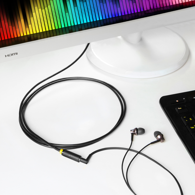 Greenconnect Удлинитель аудио 0.25m jack 3,5mm/jack 3,5mm черный, желтая окантовка, ультрагибкий, 28AWG, M/F, Premium GCR-STM1114-0.25m, экран, стерео Greenconnect 0.25m jack 3.5mm/jack 3.5mm черный