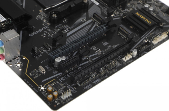 Материнская плата Gigabyte B550M DS3H AC R2 Материнская плата Gigabyte B550M DS3H AC R2