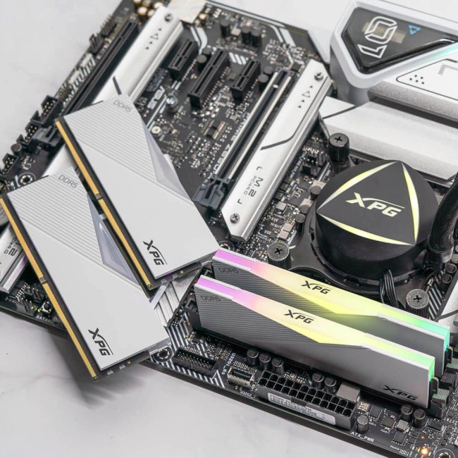 Память DDR5 2x32GB 6000MHz ADATA AX5U6000C3032G-DCLARWH Память DDR5 2x32GB 6000MHz ADATA AX5U6000C3032G-DCLARWH